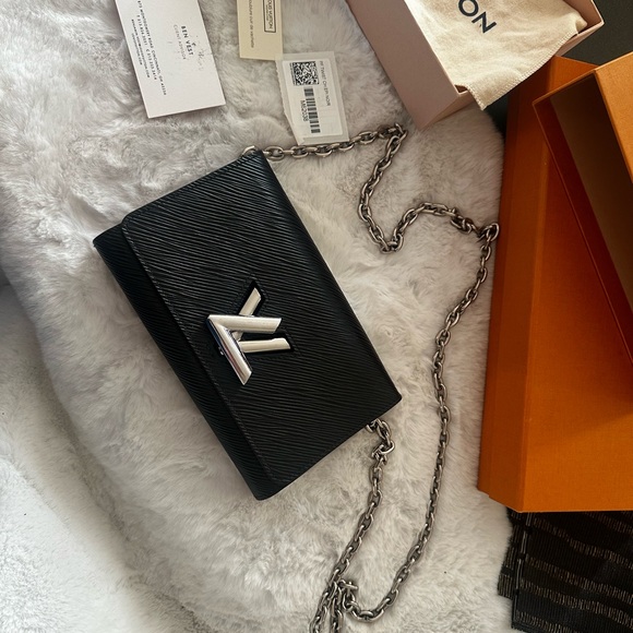 Louis Vuitton  Epi Twist Chain Wallet - Picture 4 of 12